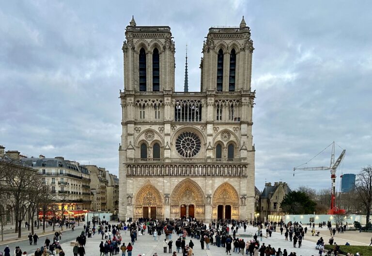 Lire la suite à propos de l’article Célébrations et émotions : au cœur de la réouverture de Notre-Dame de Paris